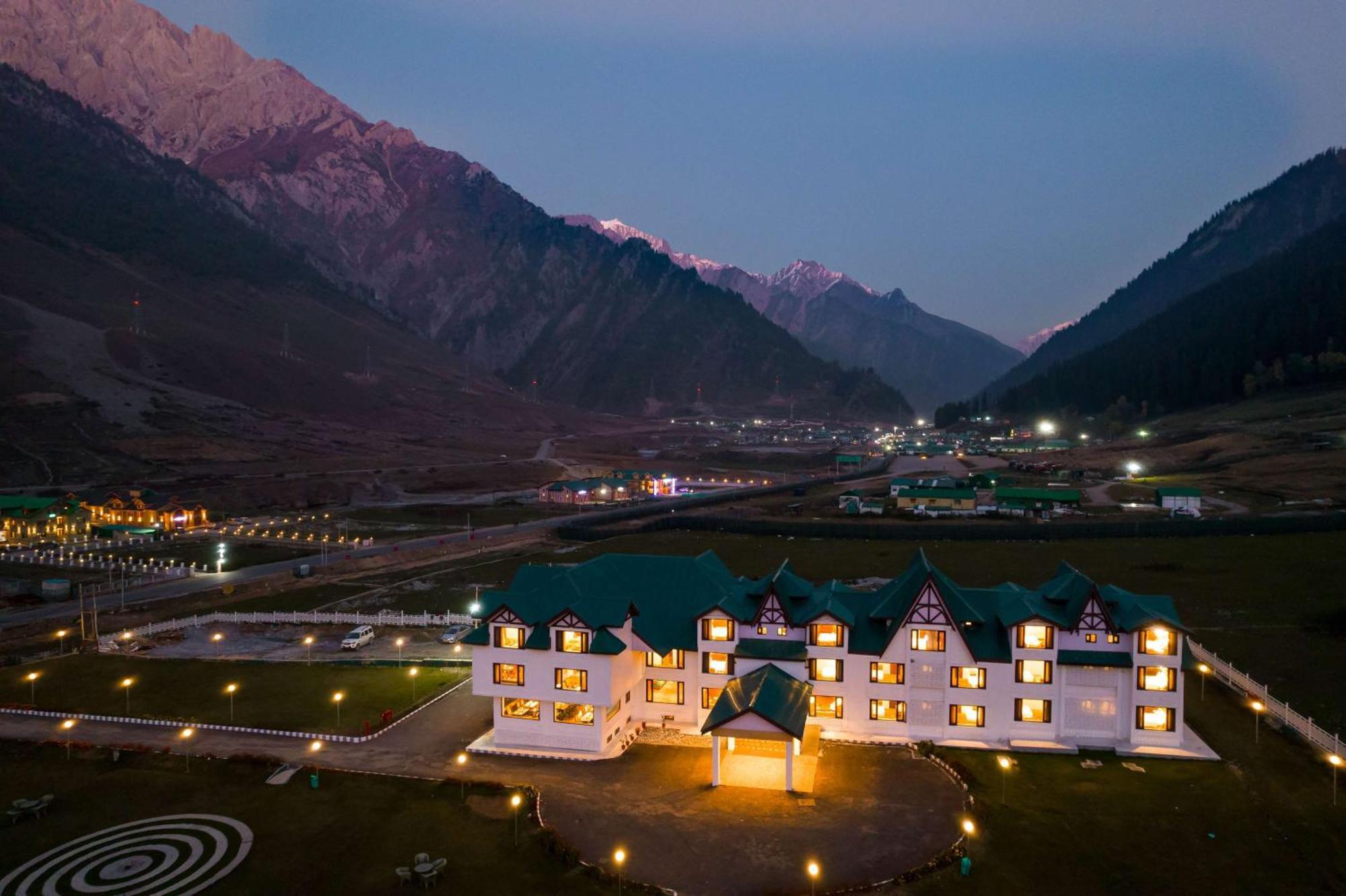 Country Inn Suites By Radisson Sonāmarg Exteriér fotografie